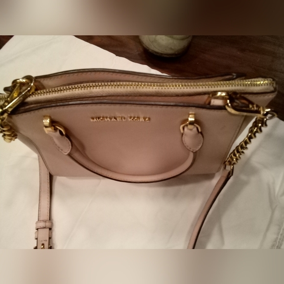 Michael Kors Blush Crossbody Bag with Gold Accents - Picture 1 of 3